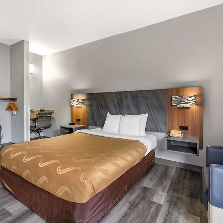 Quality Inn & Suites Manhattan Buitenkant foto