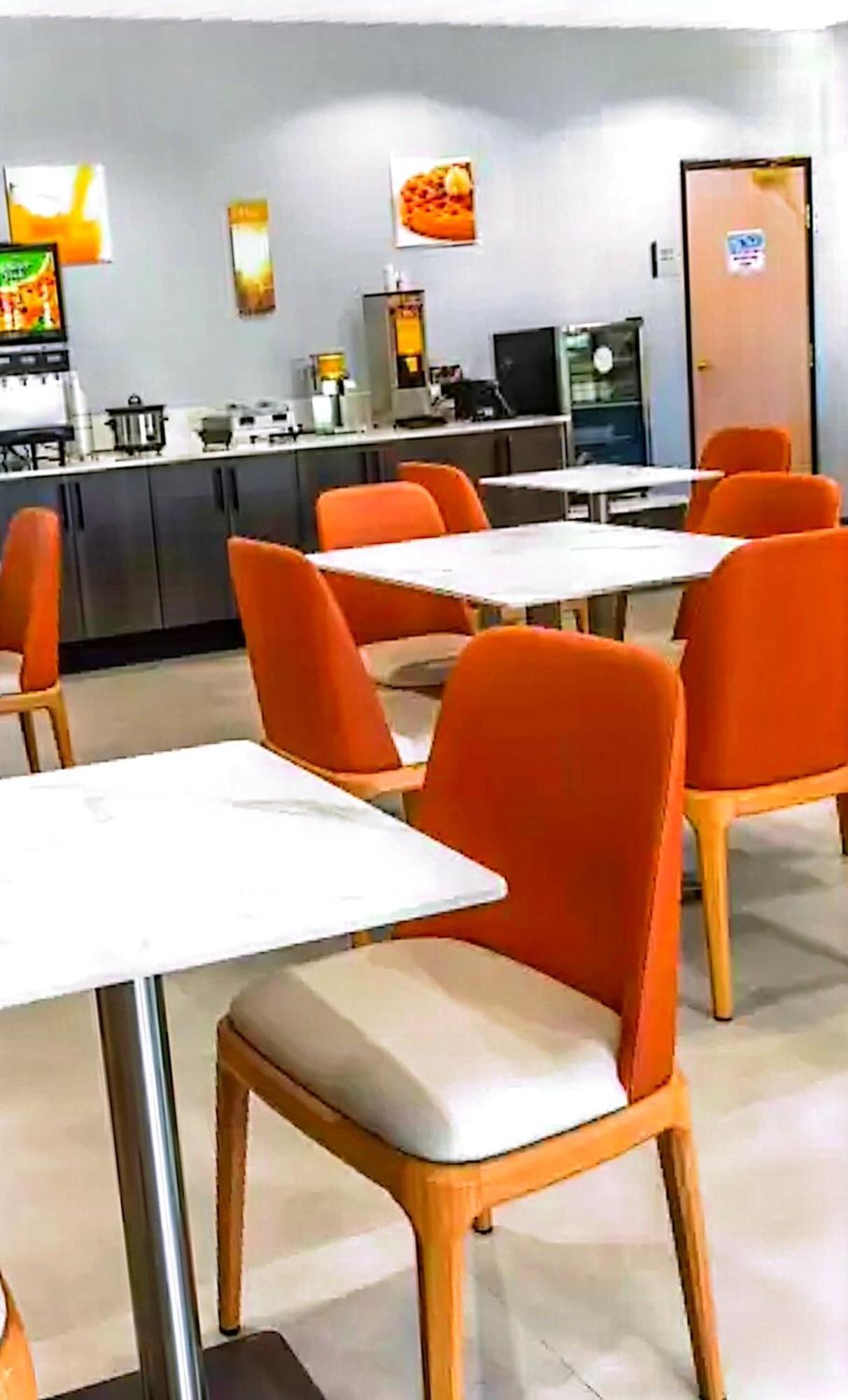 Quality Inn & Suites Manhattan Buitenkant foto