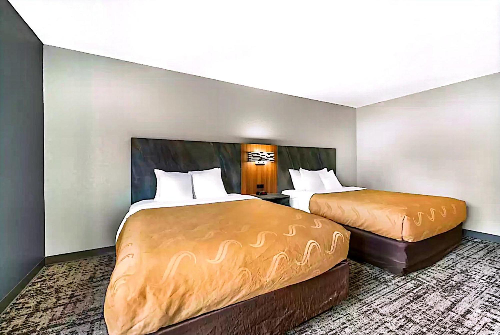 Quality Inn & Suites Manhattan Buitenkant foto