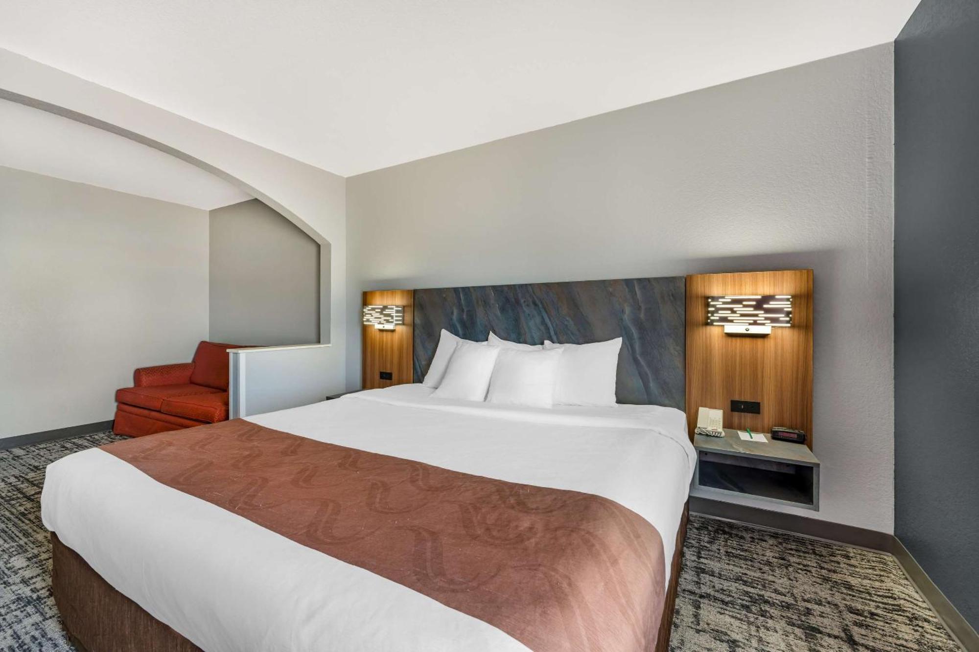 Quality Inn & Suites Manhattan Buitenkant foto