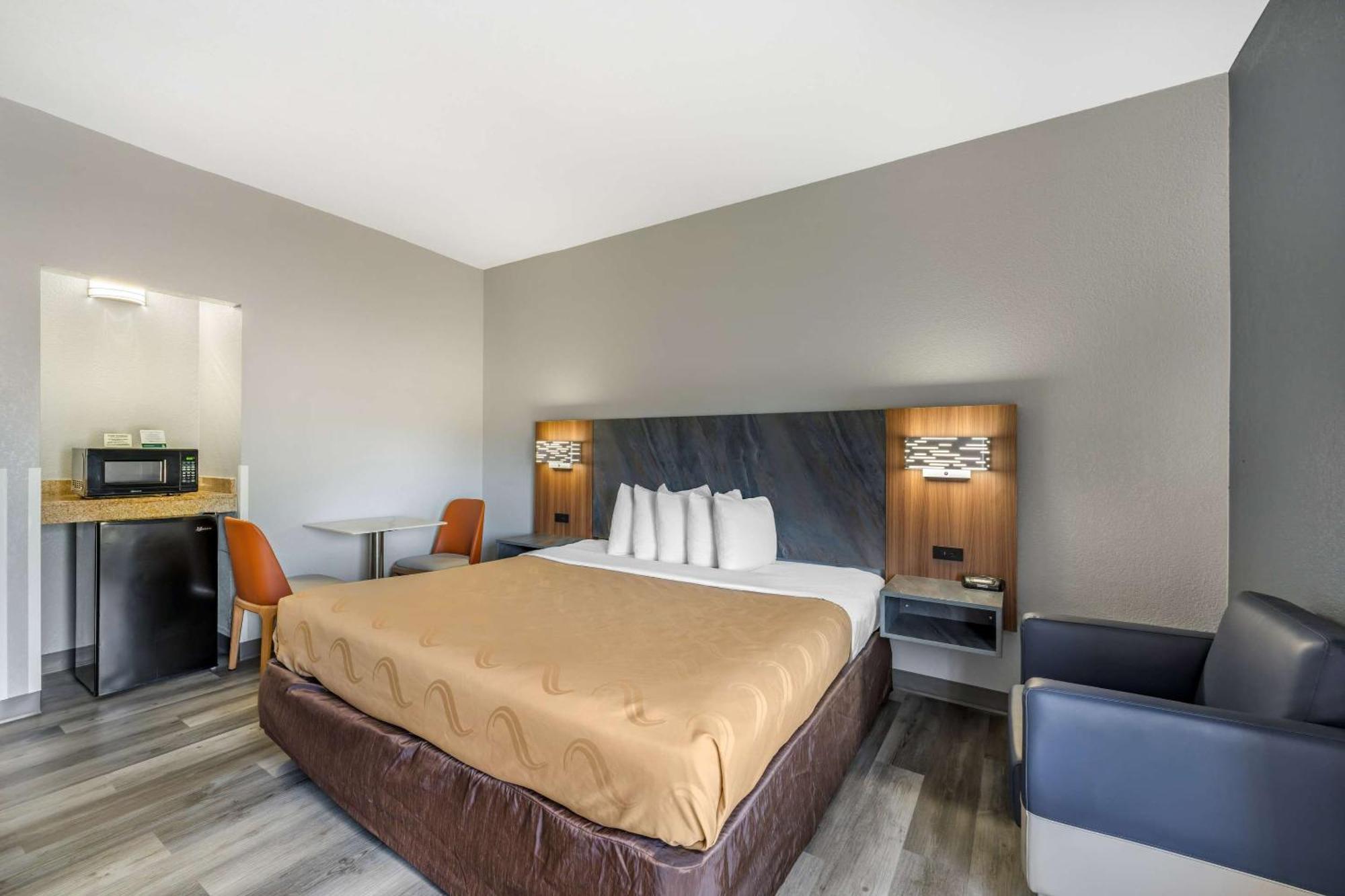 Quality Inn & Suites Manhattan Buitenkant foto