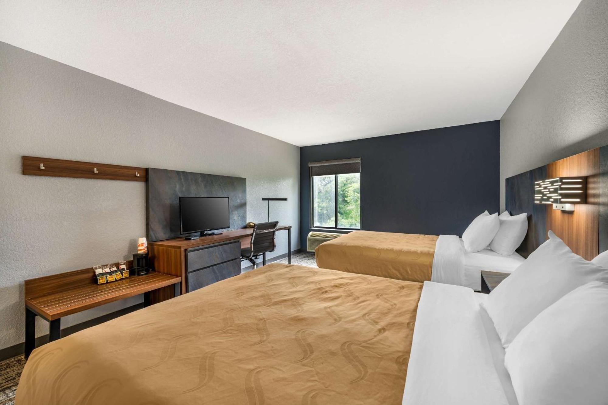 Quality Inn & Suites Manhattan Buitenkant foto