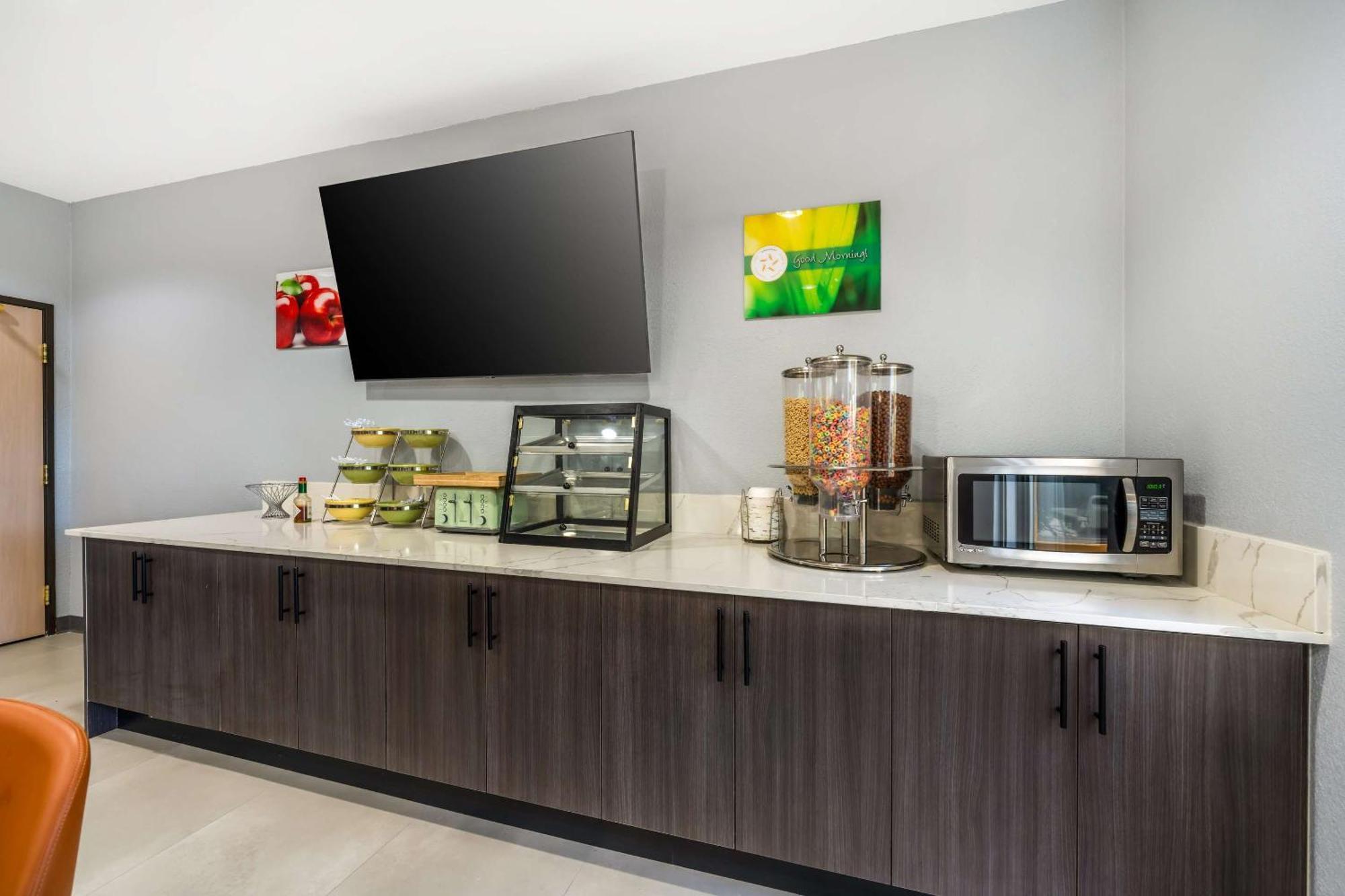 Quality Inn & Suites Manhattan Buitenkant foto